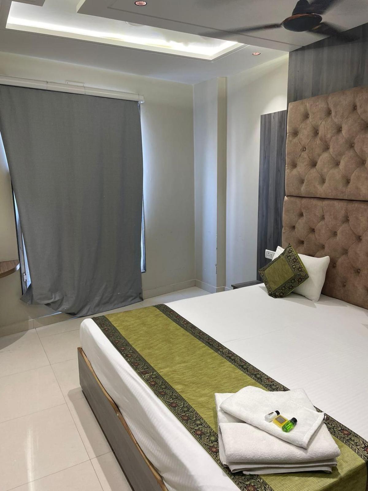 Vishwanath Inn Varanasi Exterior photo